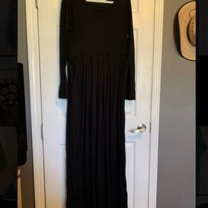 black maxi with pockets